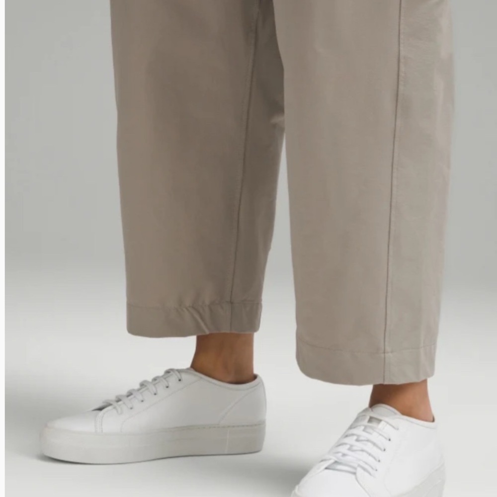 Relaxed Wide-Leg Drawstring Pants in Light Taupe - Picture 4 of 5